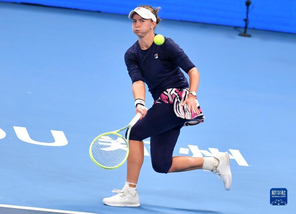 他依然坚持 他依然坚持